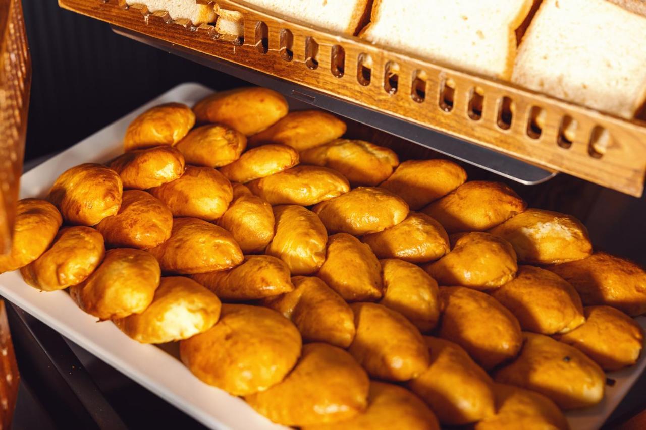 Alliance Palace Batumi Exterior photo A baking sheet with a rack