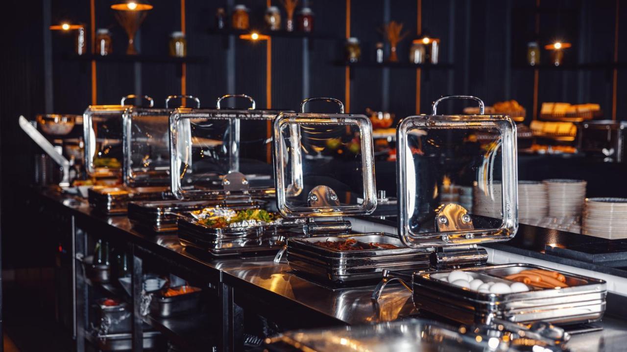 Alliance Palace Batumi Exterior photo A chafing dish