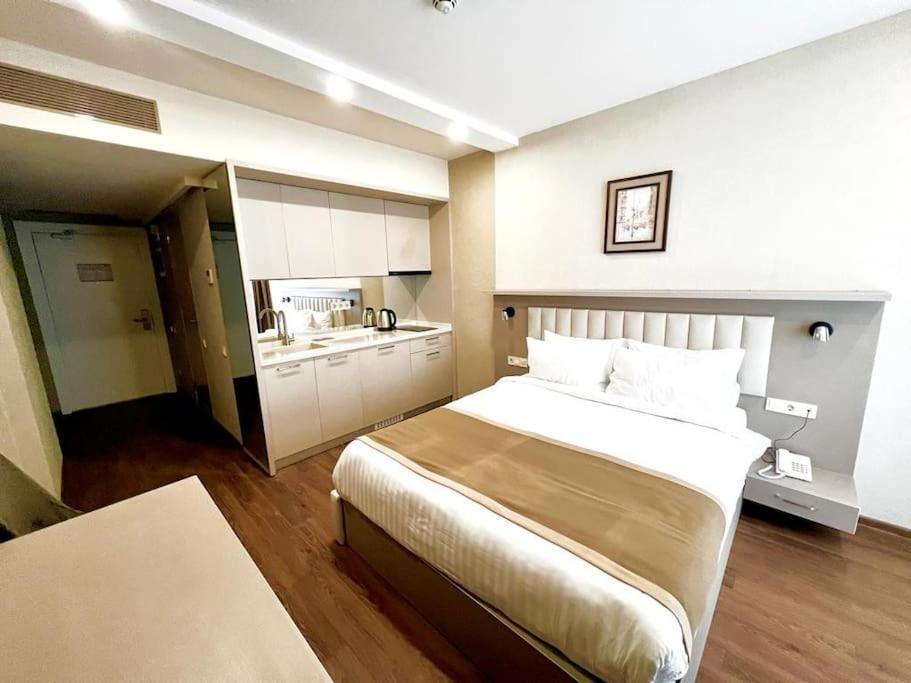 Alliance Palace Batumi Exterior photo A studio apartment in Istanbul, Turkey