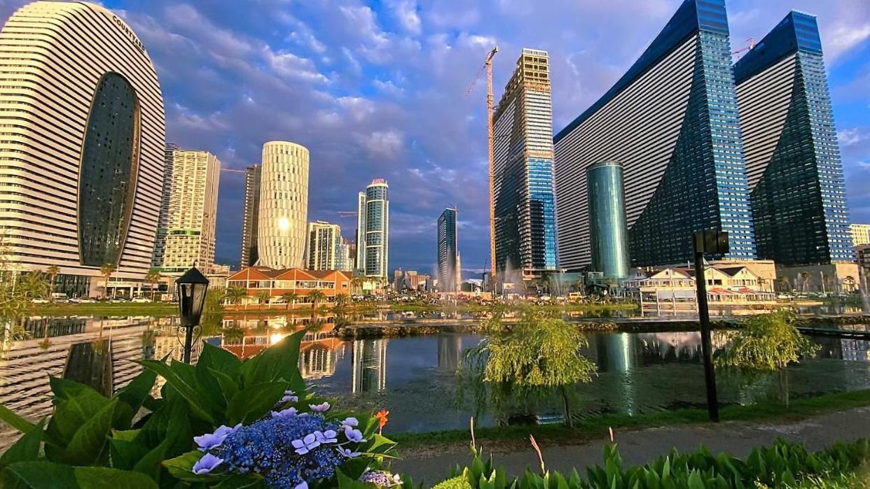 Alliance Palace Batumi Exterior photo View of the city
