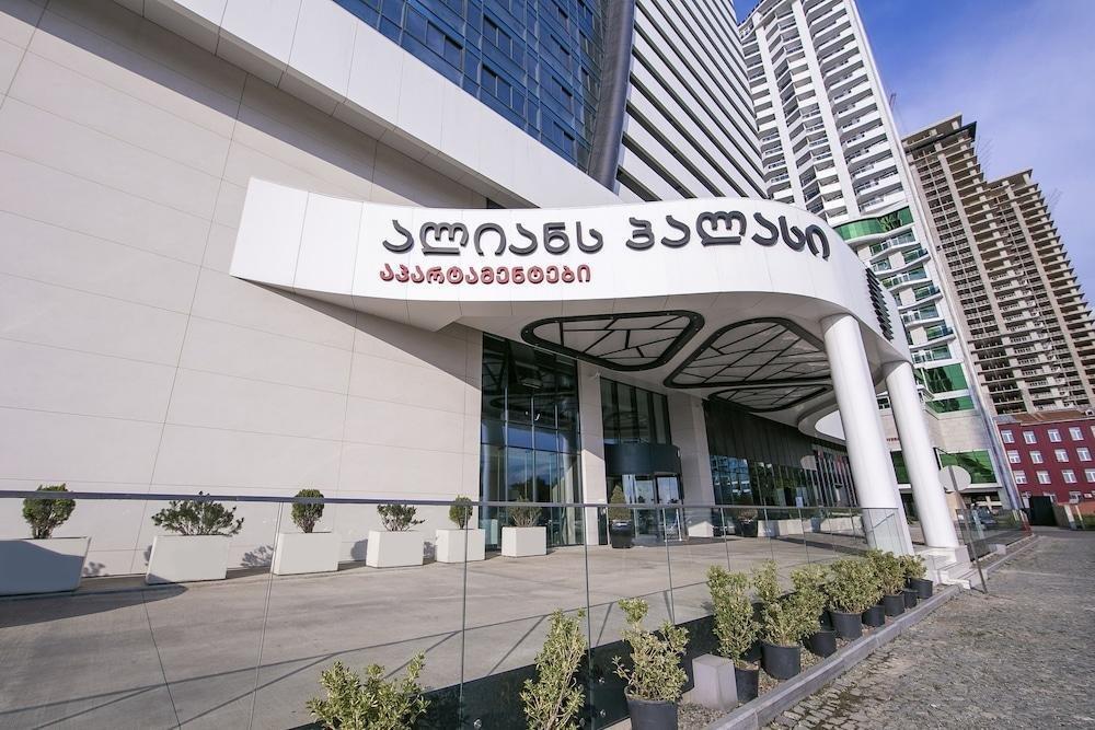 Alliance Palace Batumi Exterior photo The main entrance of the hospital
