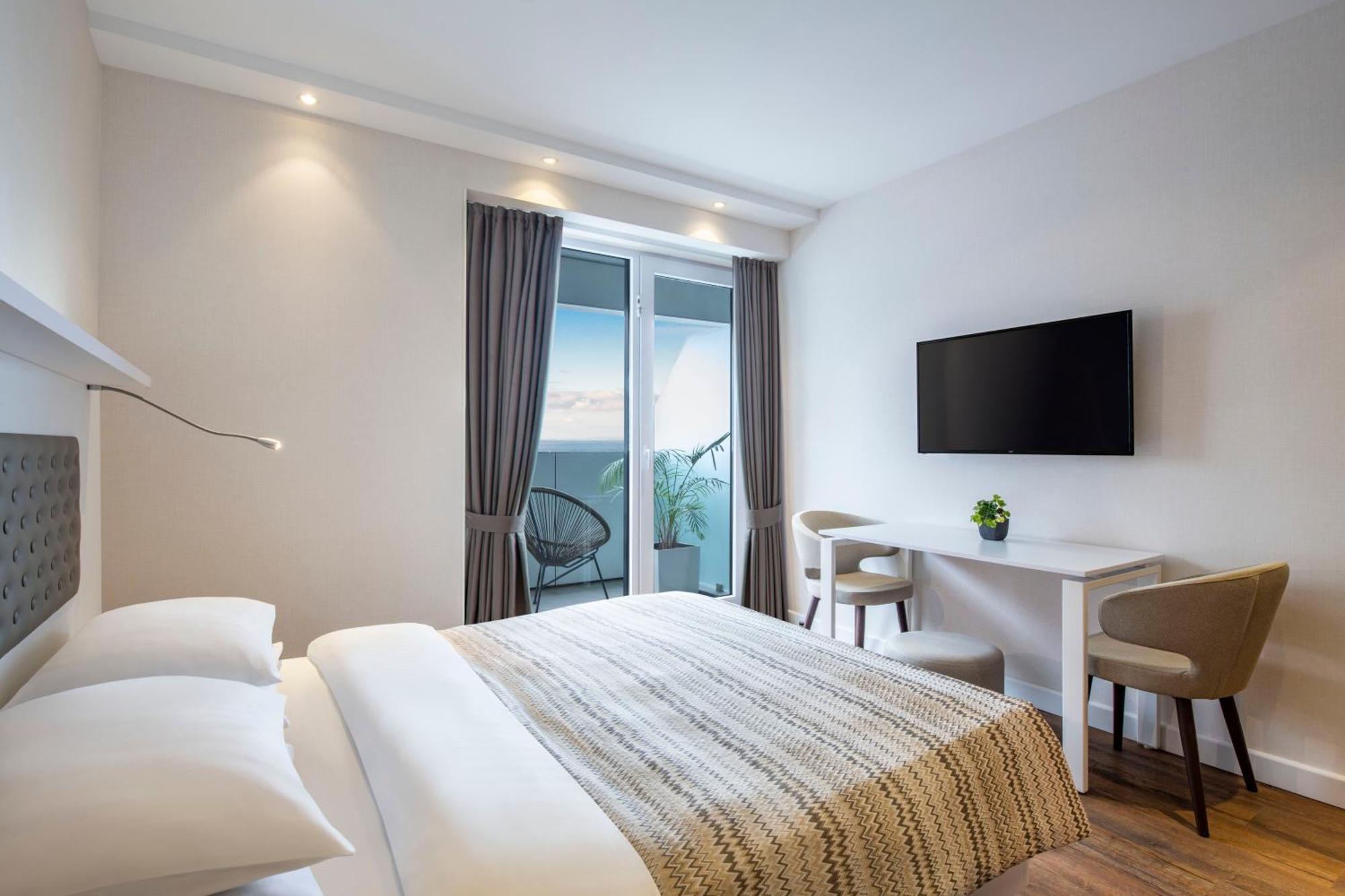 Alliance Palace Batumi Exterior photo A room at the hotel