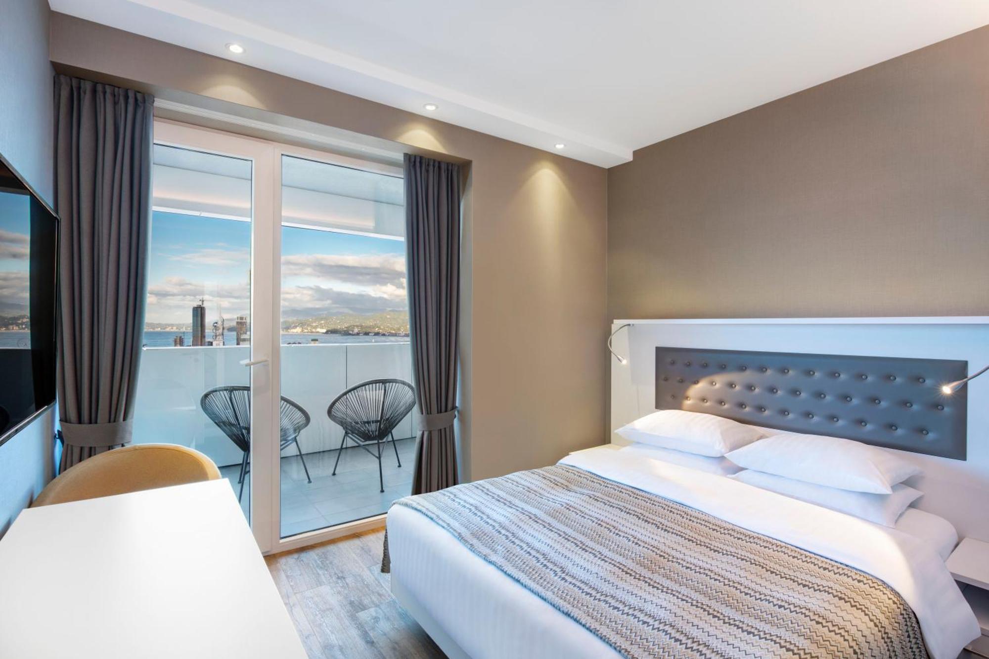 Alliance Palace Batumi Exterior photo A room at the hotel