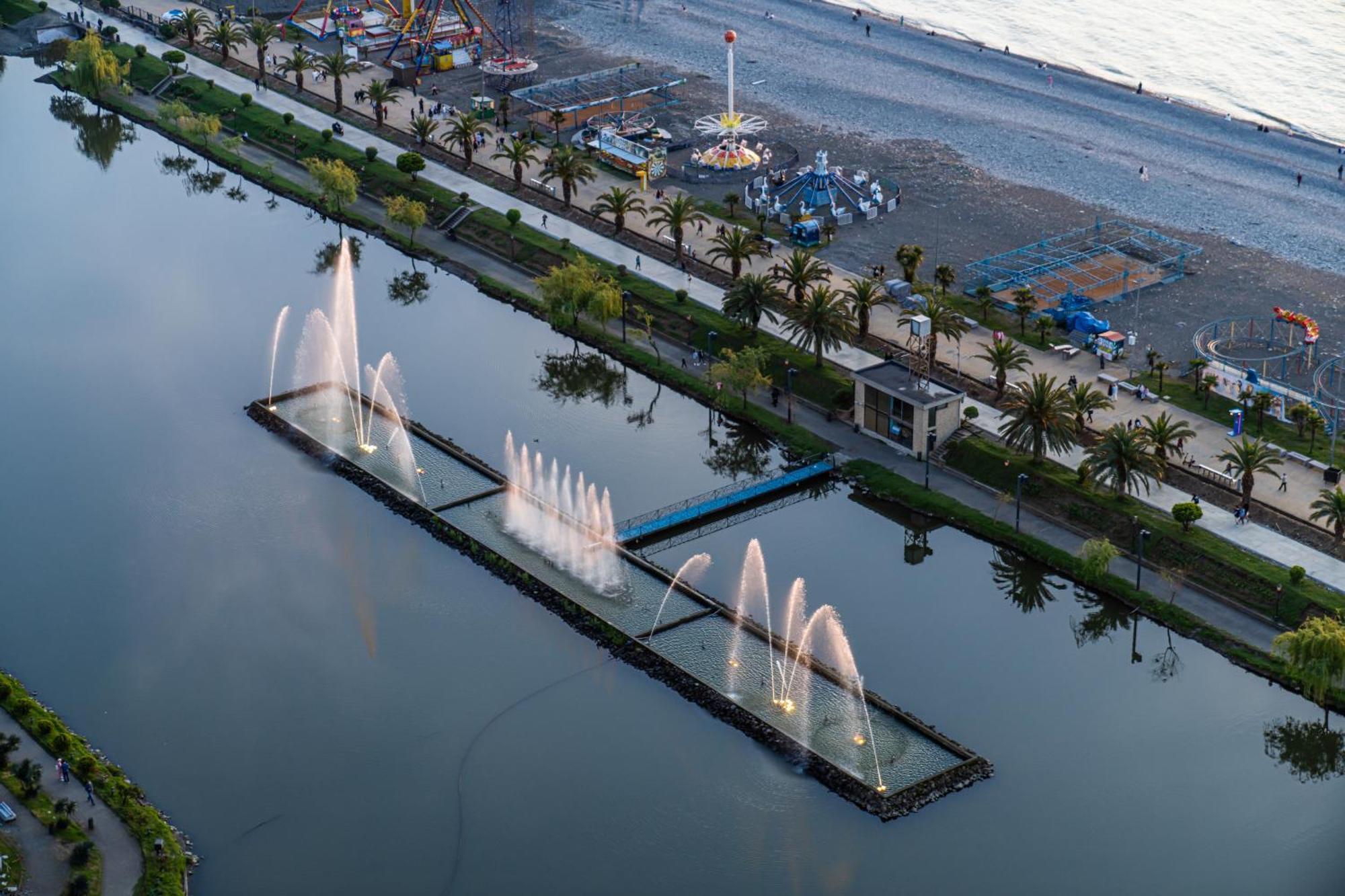 Alliance Palace Batumi Exterior photo Fountains at the Long Beach Convention Center
